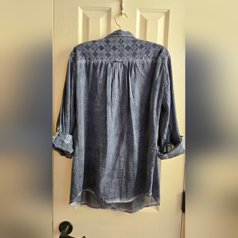 Casual Studio Blue Acid Wash Flowy Button Up Long Sleeve Blouse Size Extra Large - Picture 2 of 14